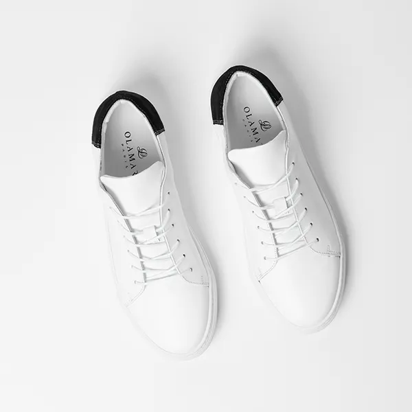 Paire de baskets blanches vue de dessus